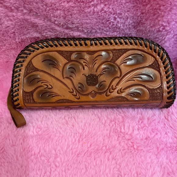 Vintage Antique Leather Hand Tooled Floral Pattern Zippered Purse Clutch - Picture 3 of 16